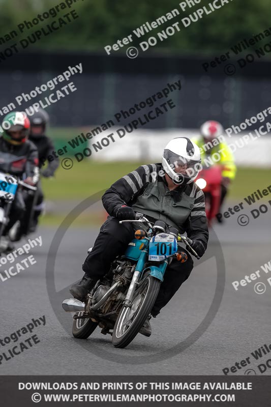 Vintage motorcycle club;eventdigitalimages;mallory park;mallory park trackday photographs;no limits trackdays;peter wileman photography;trackday digital images;trackday photos;vmcc festival 1000 bikes photographs